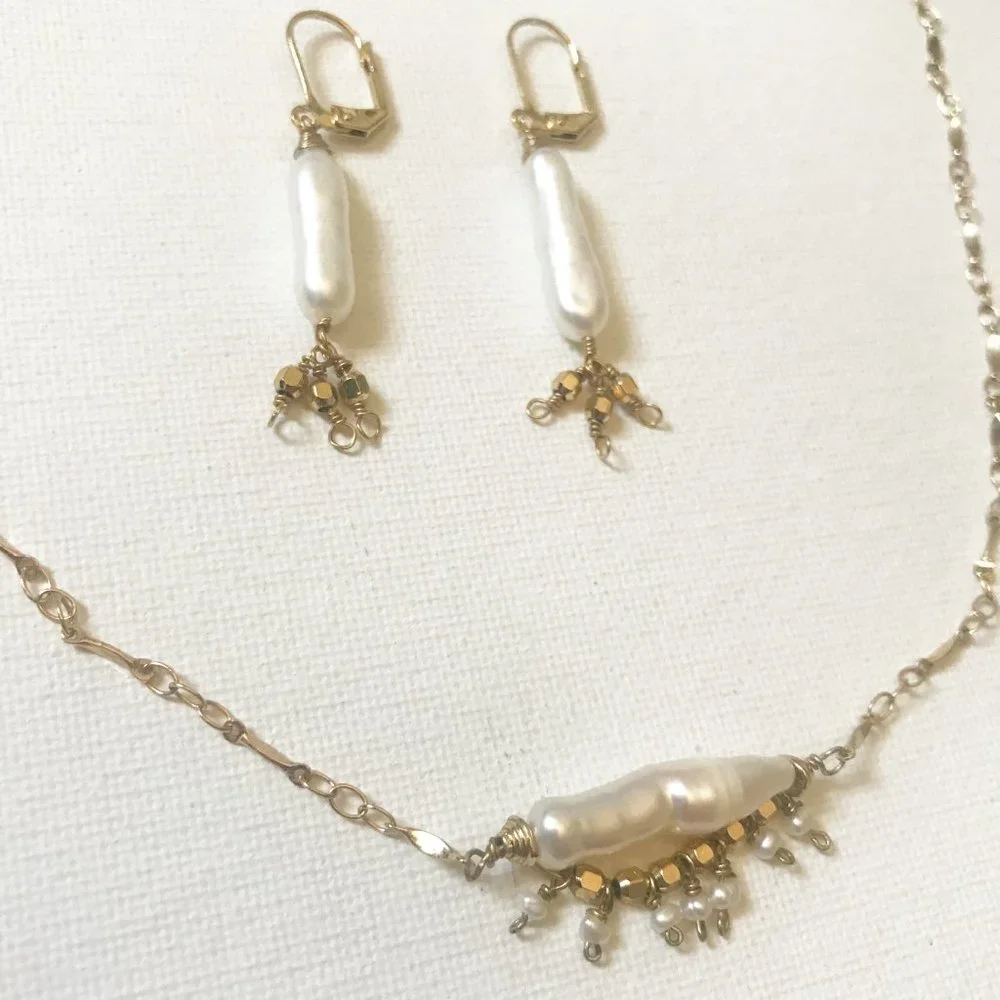 White Freshwater Pearls in gold tone Necklace & Earring Set Ocean Sea - Picture 4 of 7